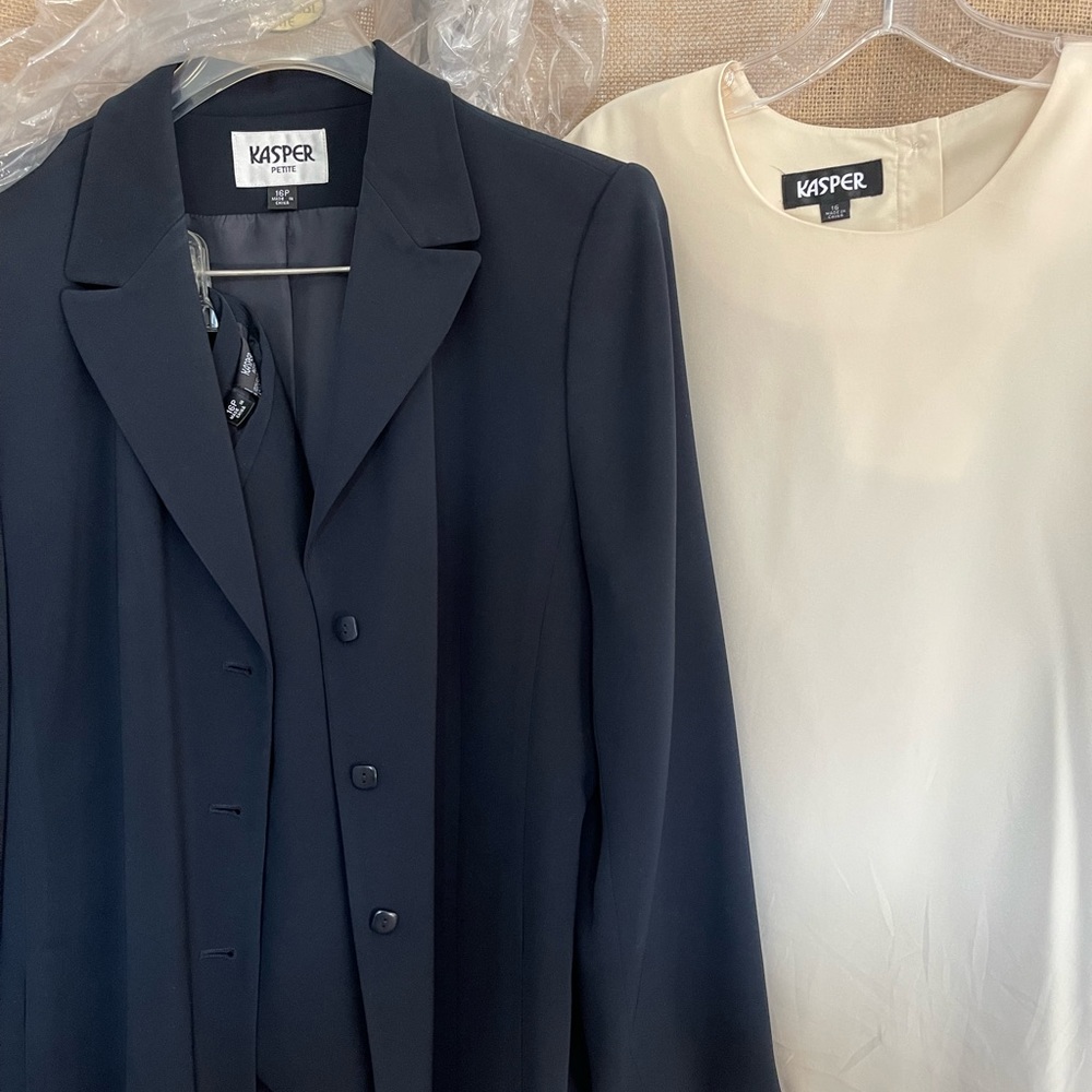 Kasper Navy Suit 3 piece 16P